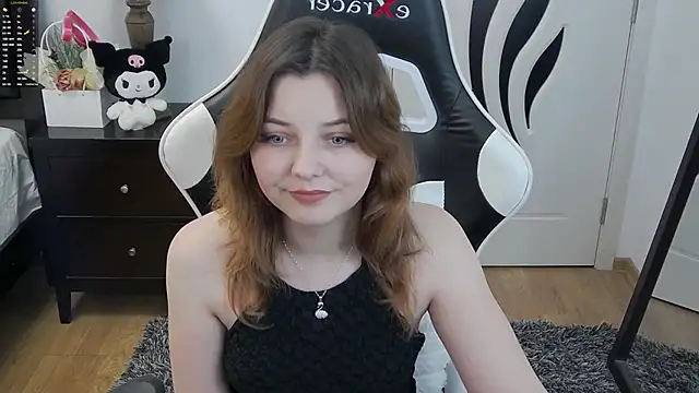 pretty little thing online show from 05/13/26, 05:32