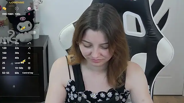 pretty little thing online show from 05/27/26, 04:04