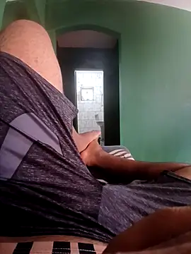 Snapshot of morenogts69 chatting on 09/19/25, 03:24 morenogts69 online show from 09/19/25, 03:24