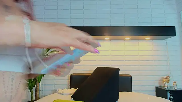 HannaBrave online show from 10/28/25, 12:09