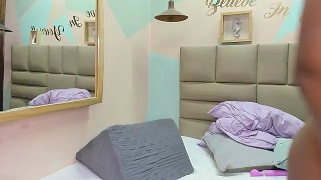 lilybaudyn  online show from 03/19/25, 07:51