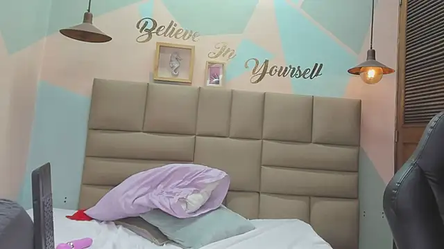 lilybaudyn  online show from 03/21/25, 08:17