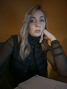 Snapshot of Crazy-Rosa chatting on 01/14/25, 02:53 Crazy-Rosa online show from 01/14/25, 02:53