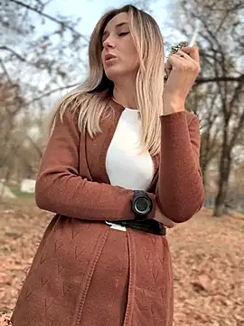 Snapshot of Crazy-Rosa chatting on 10/28/25, 08:29 Crazy-Rosa online show from 10/28/25, 08:29