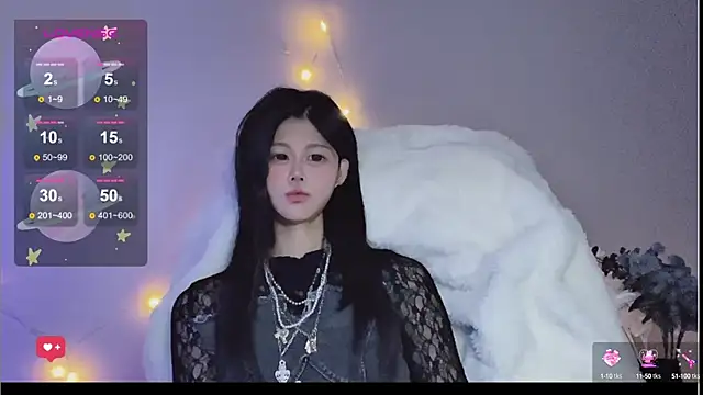 Snapshot of O0_0Q chatting on 12/29/24, 01:06 O0 0Q online show from 12/29/24, 01:06