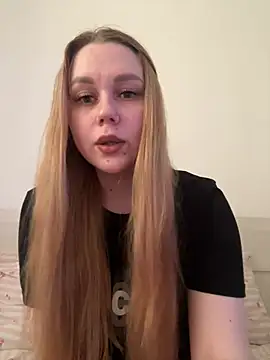 Snapshot of Marylallka5 chatting on 06/25/26, 04:45 Marylallka5 online show from 06/25/26, 04:45