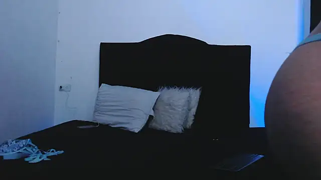 Snapshot of Jennifer_Louisee chatting on 02/13/25, 07:13 Jennifer Louisee online show from 02/13/25, 07:13