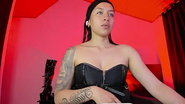 Snapshot of MistressVenena chatting on 11/27/25, 09:50 MistressVenena online show from 11/27/25, 09:50