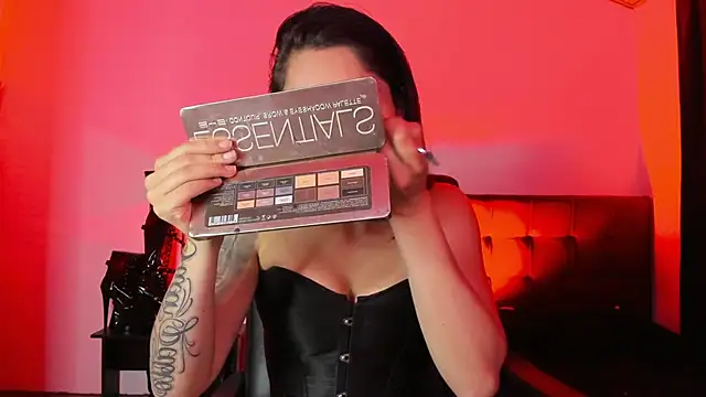 Snapshot of MistressVenena chatting on 01/08/26, 01:30 MistressVenena online show from 01/08/26, 01:30