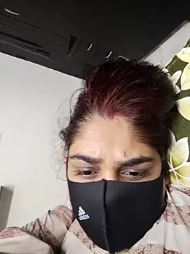 kirti  arora online show from 09/18/25, 08:05