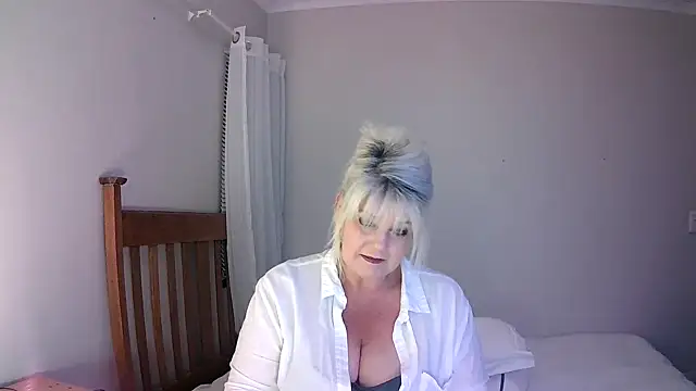 Snapshot of Miahotmilf chatting on 01/25/25, 07:49 Miahotmilf online show from 01/25/25, 07:49