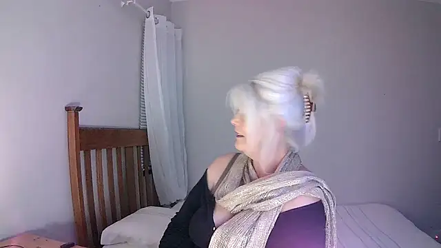 Snapshot of Miahotmilf chatting on 01/29/25, 06:50 Miahotmilf online show from 01/29/25, 06:50