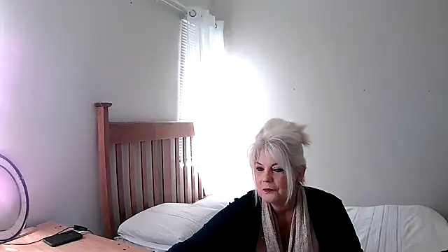 Snapshot of Miahotmilf chatting on 02/23/25, 01:42 Miahotmilf online show from 02/23/25, 01:42