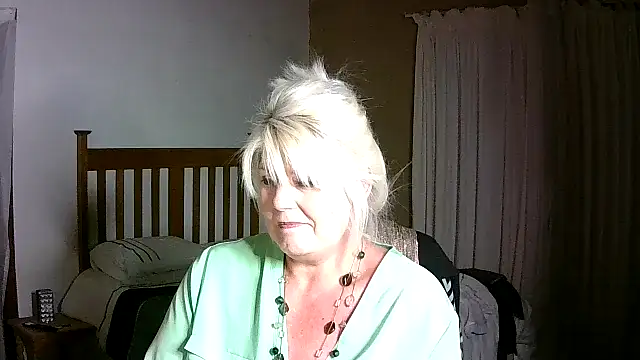 Snapshot of Miahotmilf chatting on 11/22/25, 07:24 Miahotmilf online show from 11/22/25, 07:24