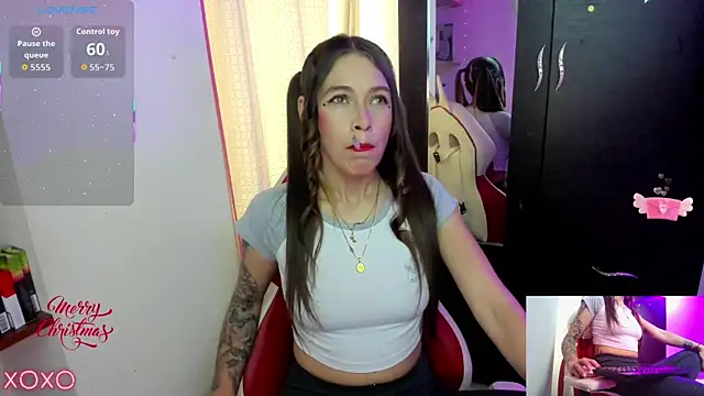 Snapshot of sweetlittlelisa chatting on 12/22/25, 09:34 sweetlittlelisa online show from 12/22/25, 09:34