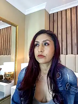 MonicaMoret online show from 01/28/25, 12:11