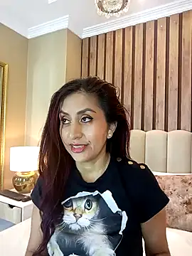 MonicaMoret online show from 02/13/25, 12:11