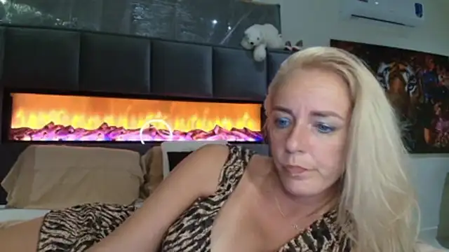 Snapshot of Wendysexyx chatting on 06/19/26, 12:37 Wendysexyx online show from 06/19/26, 12:37