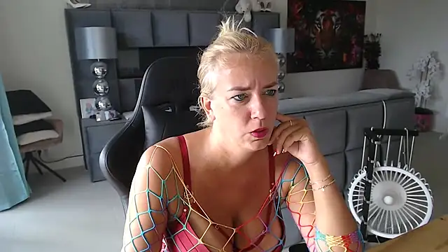 Snapshot of Wendysexyx chatting on 07/15/26, 11:37 Wendysexyx online show from 07/15/26, 11:37