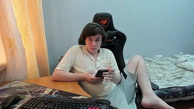 iliaskrislove online show from 09/15/25, 09:42