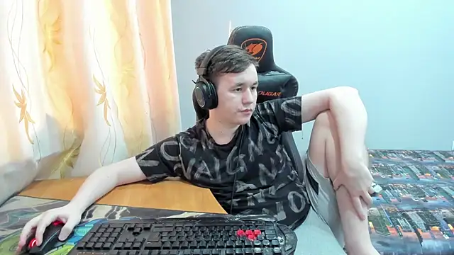 Snapshot of iliaskrislove chatting on 05/18/26, 04:13 iliaskrislove online show from 05/18/26, 04:13