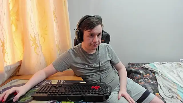 Snapshot of iliaskrislove chatting on 06/15/26, 02:41 iliaskrislove online show from 06/15/26, 02:41