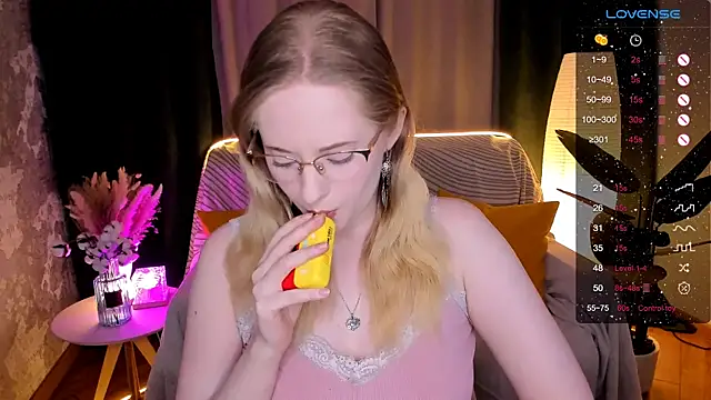 Aemilia  online show from 02/17/26, 02:41