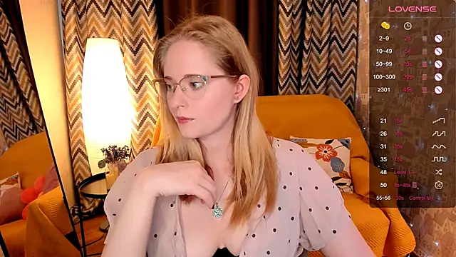 Snapshot of Aemilia_ chatting on 05/22/26, 08:32 Aemilia online show from 05/22/26, 08:32