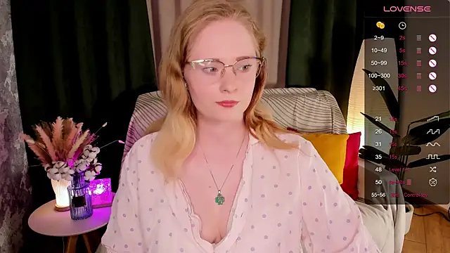 Snapshot of Aemilia_ chatting on 06/11/26, 08:23 Aemilia online show from 06/11/26, 08:23
