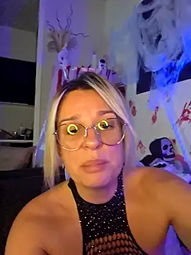 SpicyVicky online show from 10/28/25, 05:55