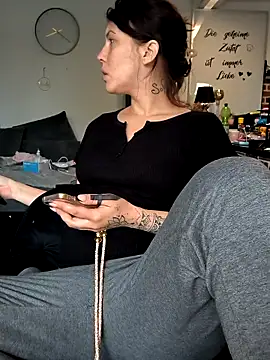 Linalicious online show from 05/13/26, 06:22