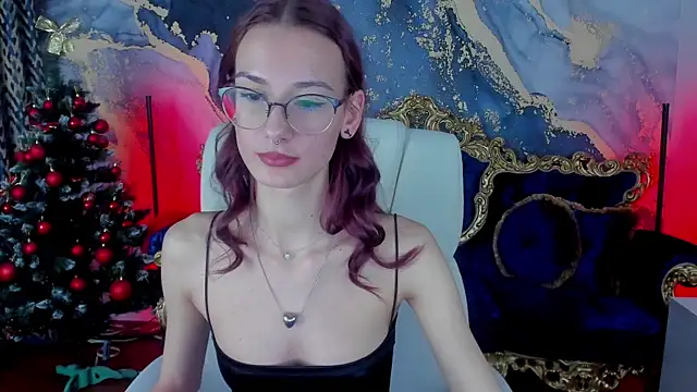 Snapshot of CozyMell chatting on 01/04/25, 02:14 CozyMell online show from 01/04/25, 02:14