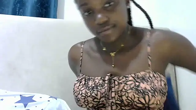 Snapshot of Latiffagodess chatting on 10/06/25, 02:47 Latiffagodess online show from 10/06/25, 02:47