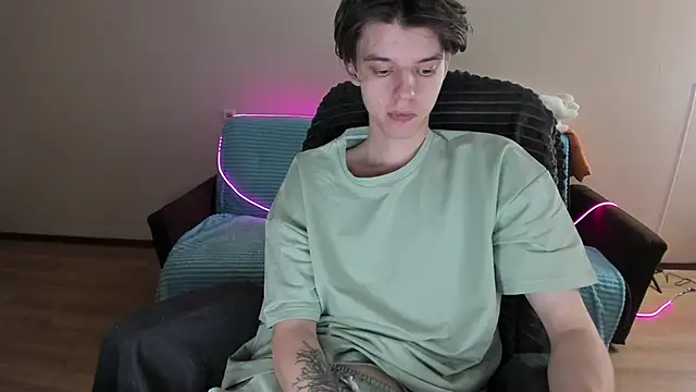 Liam sexy1 online show from 12/23/24, 01:24