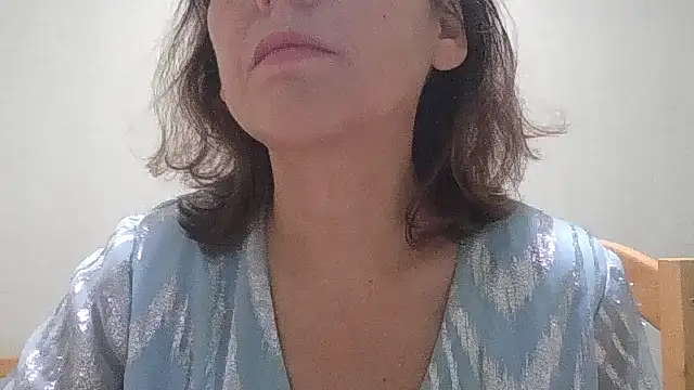 HollyJewel online show from 10/26/25, 06:47