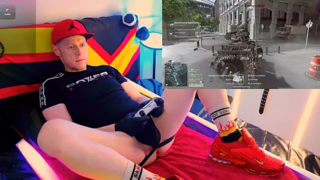 Snapshot of Fuc71 chatting on 10/24/25, 02:24 Fuc71 online show from 10/24/25, 02:24