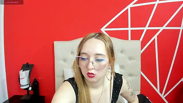 Liaroberts1 online show from 01/13/25, 03:04