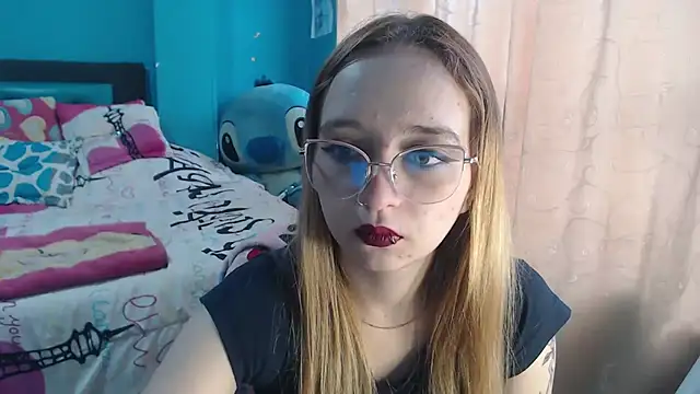 Liaroberts1 online show from 02/14/25, 12:03