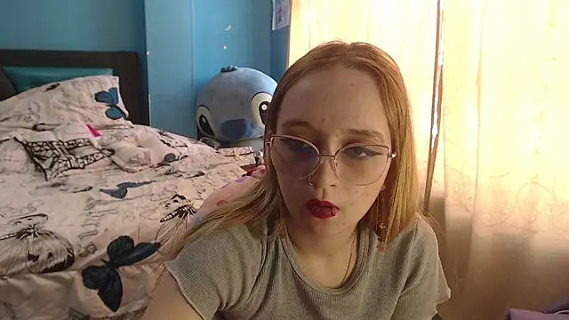 Liaroberts1 online show from 02/18/25, 02:49