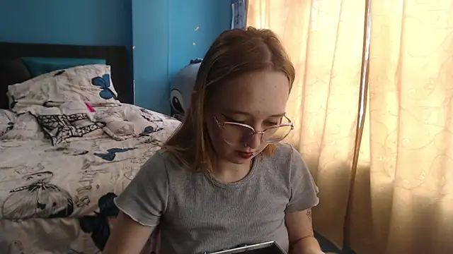 Liaroberts1 online show from 02/18/25, 05:53