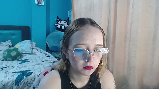 Liaroberts1 online show from 03/13/25, 11:51