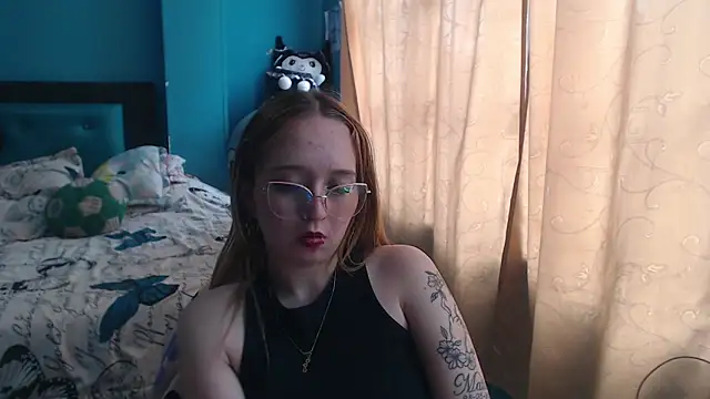 Liaroberts1 online show from 03/13/25, 06:01