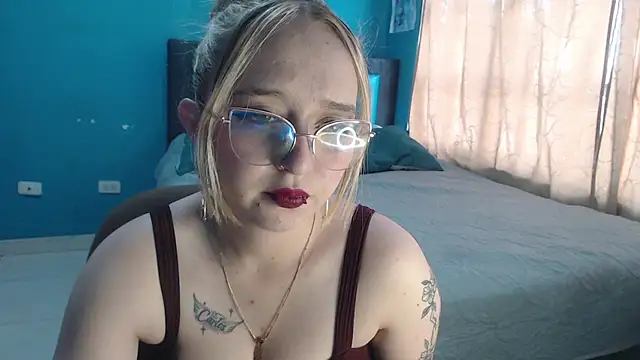 Liaroberts1 online show from 09/13/25, 12:05