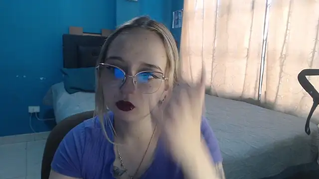 Liaroberts1 online show from 10/22/25, 11:54