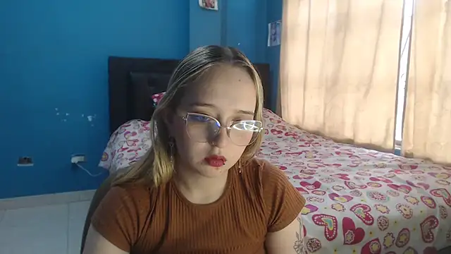 Liaroberts1 online show from 12/04/25, 12:14