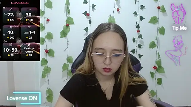 Liaroberts1 online show from 04/29/26, 04:16