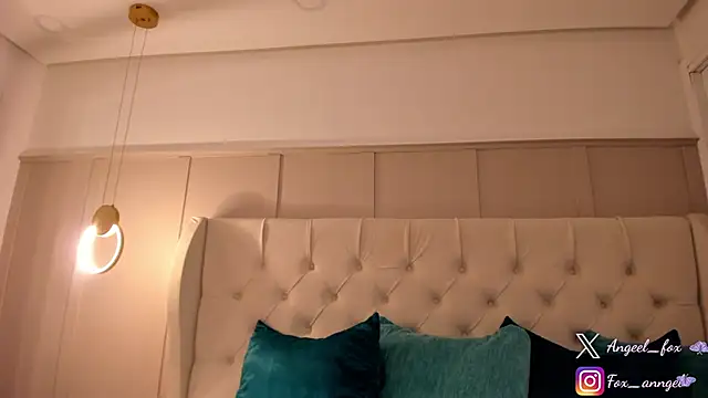 angeel fox online show from 10/30/25, 06:37