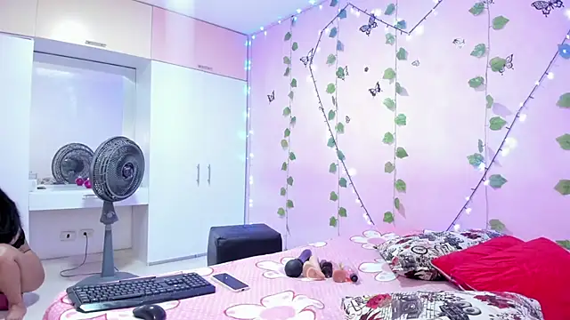 ambersmitx online show from 12/19/24, 04:57