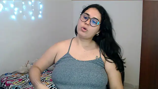 Snapshot of zaritagape21 chatting on 09/28/25, 04:40 zaritagape21 online show from 09/28/25, 04:40