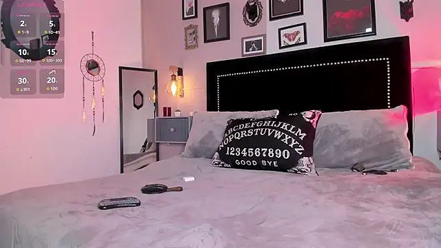 ninaevanss  online show from 02/08/26, 08:01